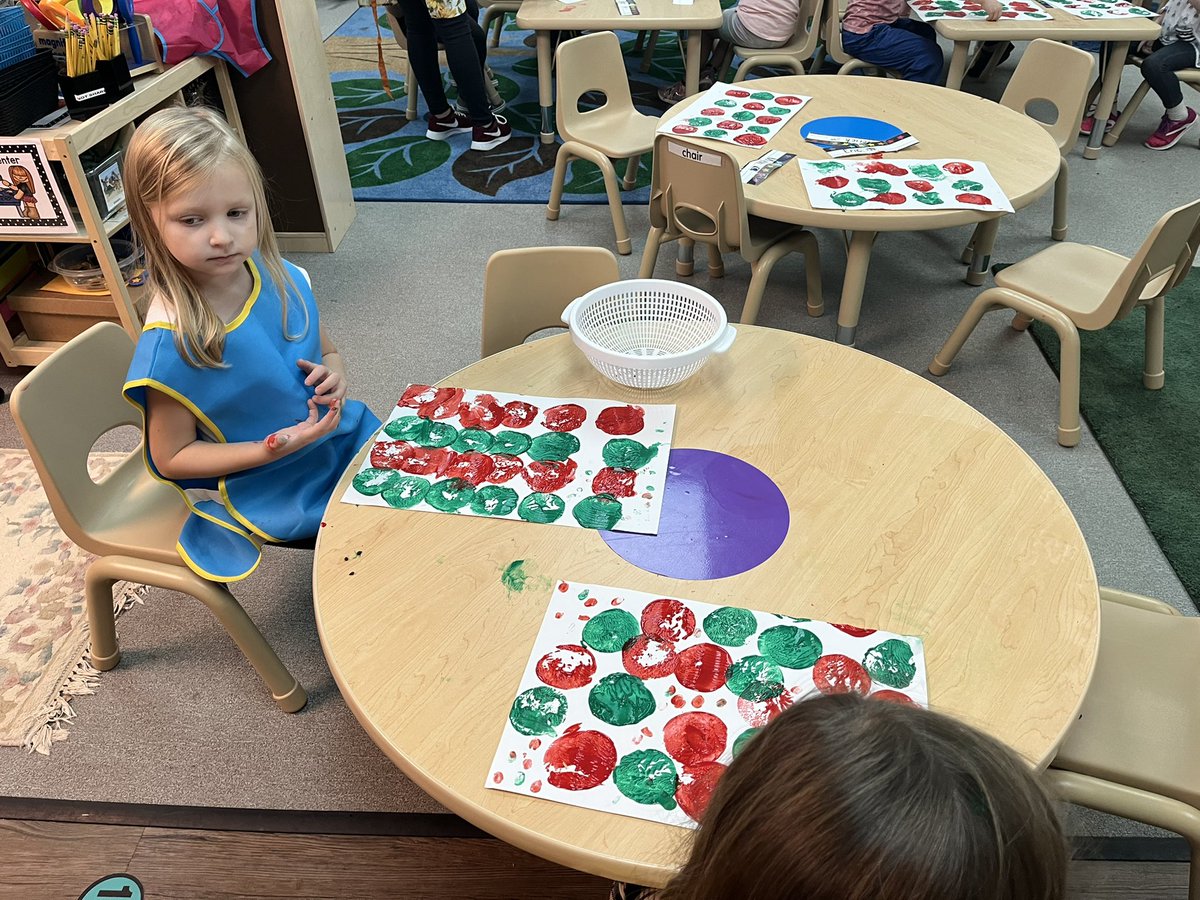CheriZweng's tweet photo. The DK students learned all about apples - from counting seeds, painting patterns, measuring,and making applesauce! We even had a taste test on what was the better tasting apple and graphed our results! What is your favorite apple? #dklsps #mylsps #apples https://t.co/zGlJR2LijA
