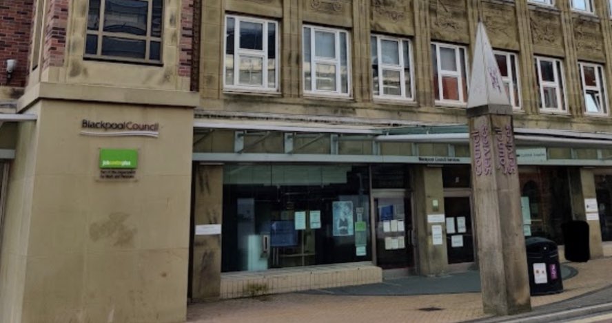Paul_Maloney1's tweet photo. Massive ๐๐ป to @Blackpool #jobcentre for meeting me today to discuss our #Engage4Change Detached Team work in #Claremont exploring how we can collaborate to help those hardest to reach.
@Juliefy8 @Empowerment_ @GroundworkCLM @BFCCT_ @RankFoundation @BpoolCouncil @BlackpoolPolice https://t.co/4d8VSyZeCE