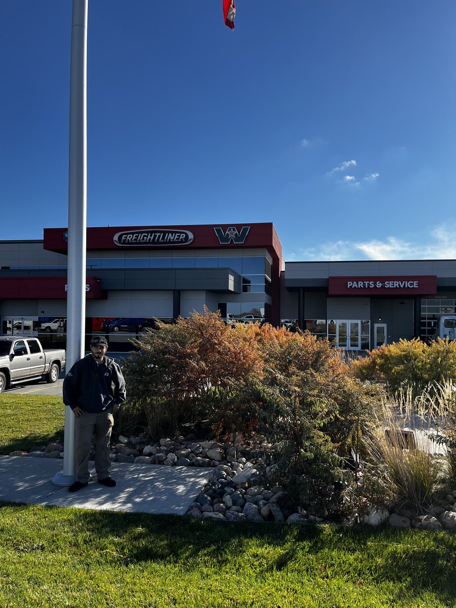 cbWrkBasedLearn's tweet image. Congratulations to Izaiah Warner on your internship with Freightline Truck Center! ⁦@CBCommSchools⁩ ⁦@CB_TradeWorks⁩ ⁦@TJTradeWorks⁩ #WorkBasedLearning #MoreOpportunities #Diesel