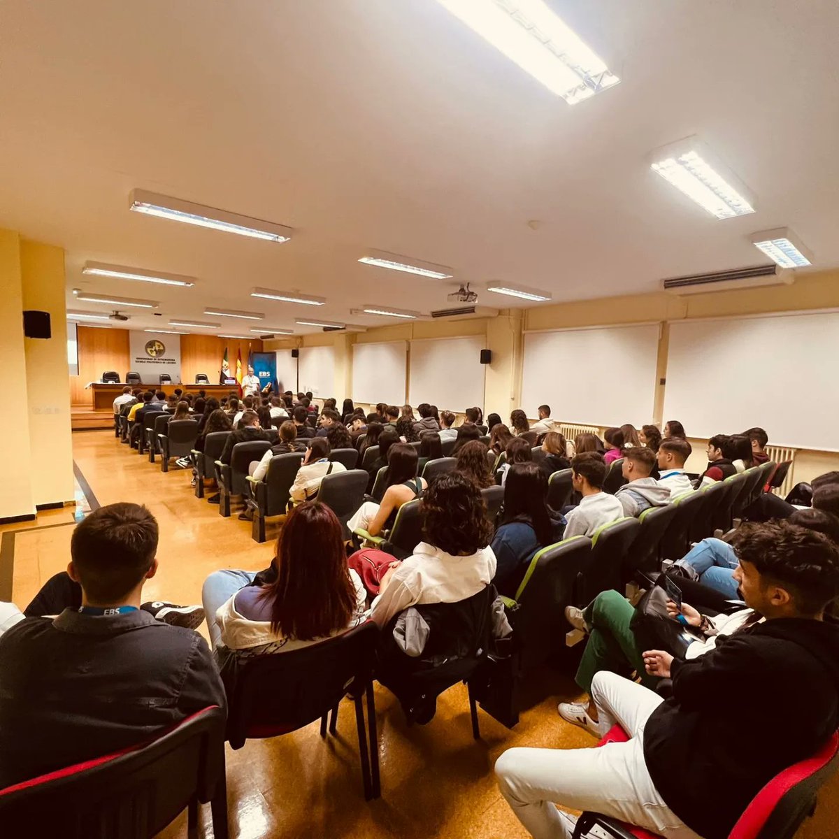 🤩El Sámara Camp hoy en la #EPCC

Es una iniciativa para #jóvenes, con el fin de desarrollar competencias #emprendedoras🚀. En la sesión de hoy hemos hablado sobre “Creatividad Aplicada”, acompañados de <a href="/RCyMedia/">RC&Media</a> y #Pitarch.

¡Mañana más! 🙌

#somosEPCC