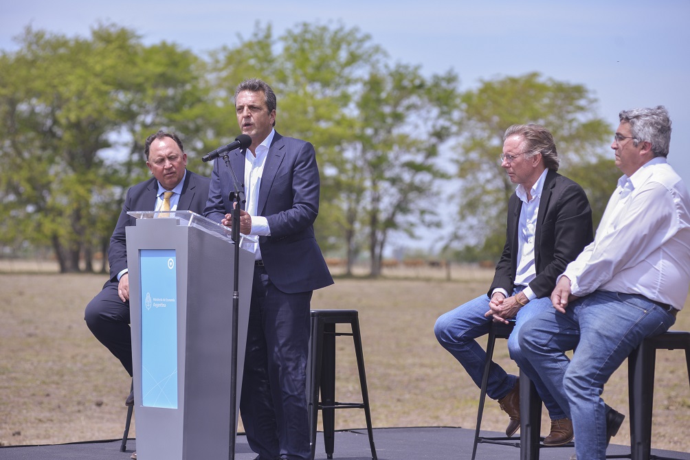 periodismobsas's tweet photo. Anunciaron medidas para pymes del agro y una mesa de trabajo para dar respuesta ante la sequía https://t.co/ucYfXobFiM a través de @BAOpina #Economia #pymes #agro #Massa #Soja #Maiz #campo #sequia #inta #agricultura #Bahillo https://t.co/zrlVuJH2gM