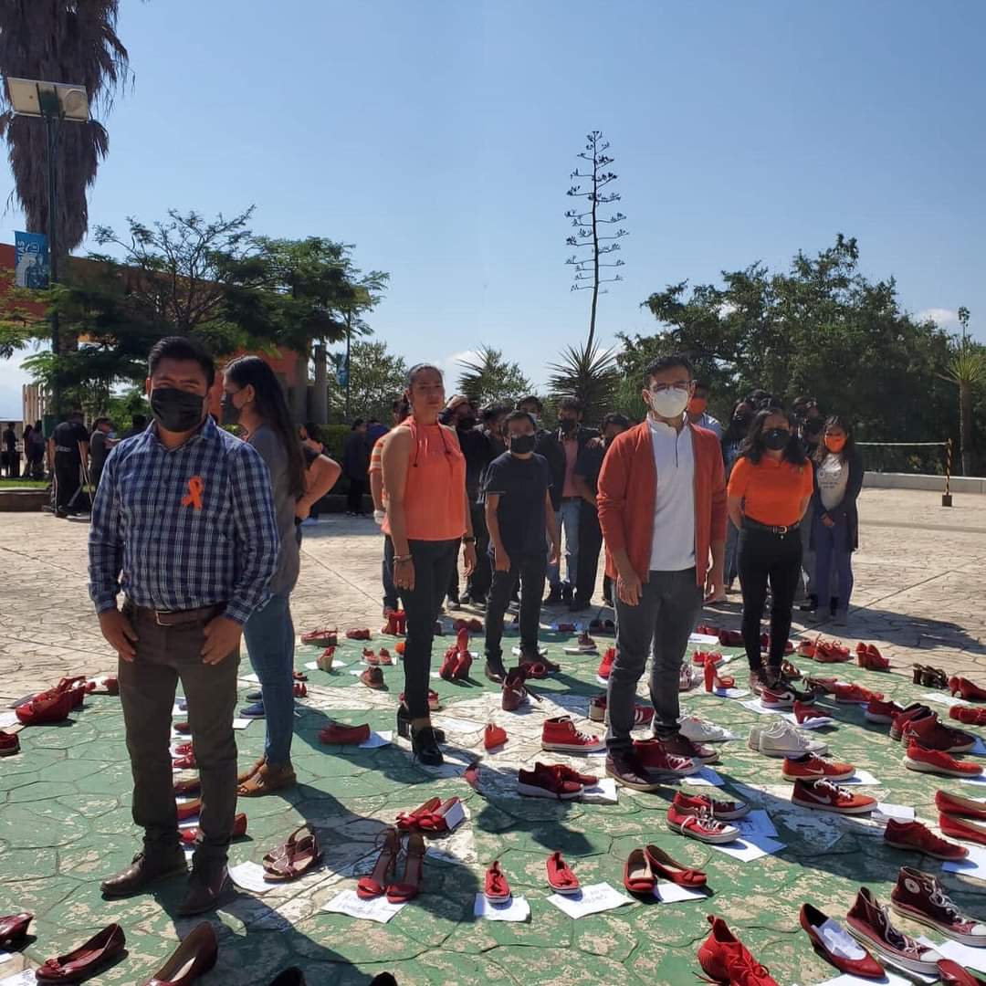 dgsutvco's tweet photo. Estudiantes de la carrera de @dgsutvco en coordinación con la Dirección Académica se suman a la campaña permanente del #DíaNaranja. 🔶✋

A través de diversas actividades que buscan sensibilizar a la erradicación de la violencia contra mujeres y niñas.

#AltoALaViolencia
#ÚNETE https://t.co/6VUzEZH1RD
