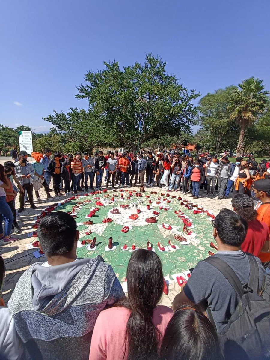 dgsutvco's tweet photo. Estudiantes de la carrera de @dgsutvco en coordinación con la Dirección Académica se suman a la campaña permanente del #DíaNaranja. 🔶✋

A través de diversas actividades que buscan sensibilizar a la erradicación de la violencia contra mujeres y niñas.

#AltoALaViolencia
#ÚNETE https://t.co/6VUzEZH1RD