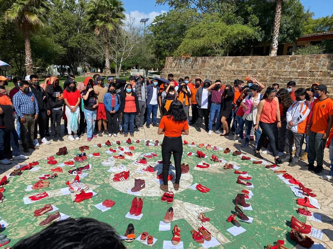 dgsutvco's tweet photo. Estudiantes de la carrera de @dgsutvco en coordinación con la Dirección Académica se suman a la campaña permanente del #DíaNaranja. 🔶✋

A través de diversas actividades que buscan sensibilizar a la erradicación de la violencia contra mujeres y niñas.

#AltoALaViolencia
#ÚNETE https://t.co/6VUzEZH1RD
