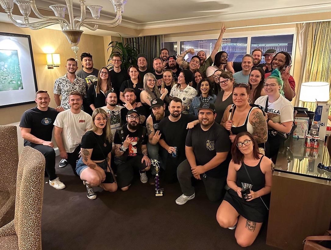 GuardrailSucks's tweet photo. 🖤 When Shane Told invites you to come play for 45 people from the LSS podcast group after WWWY gets cancelled & you've been drinking since 11, you grab another drink & try to remember your songs. Stoked we could make the best of an otherwise shit day 💕 #SilverRail #GuardStein https://t.co/KE9OBUbyOv