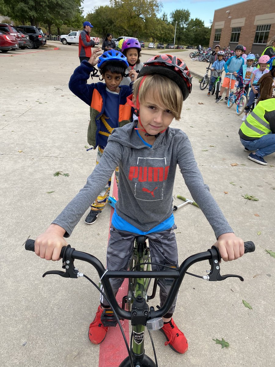 caseykelli1's tweet photo. Bike Safety Day @IsbellPride #IsbellPride https://t.co/ZSyIQ6NyBJ
