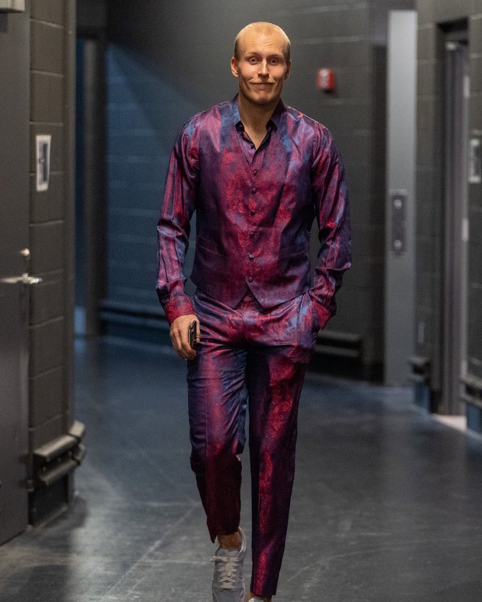 spittinchiclets's tweet photo. Holy shit. Laine’s about to have a game tonight.

(📸: @BlueJacketsNHL) https://t.co/OSWbJSU6Bw
