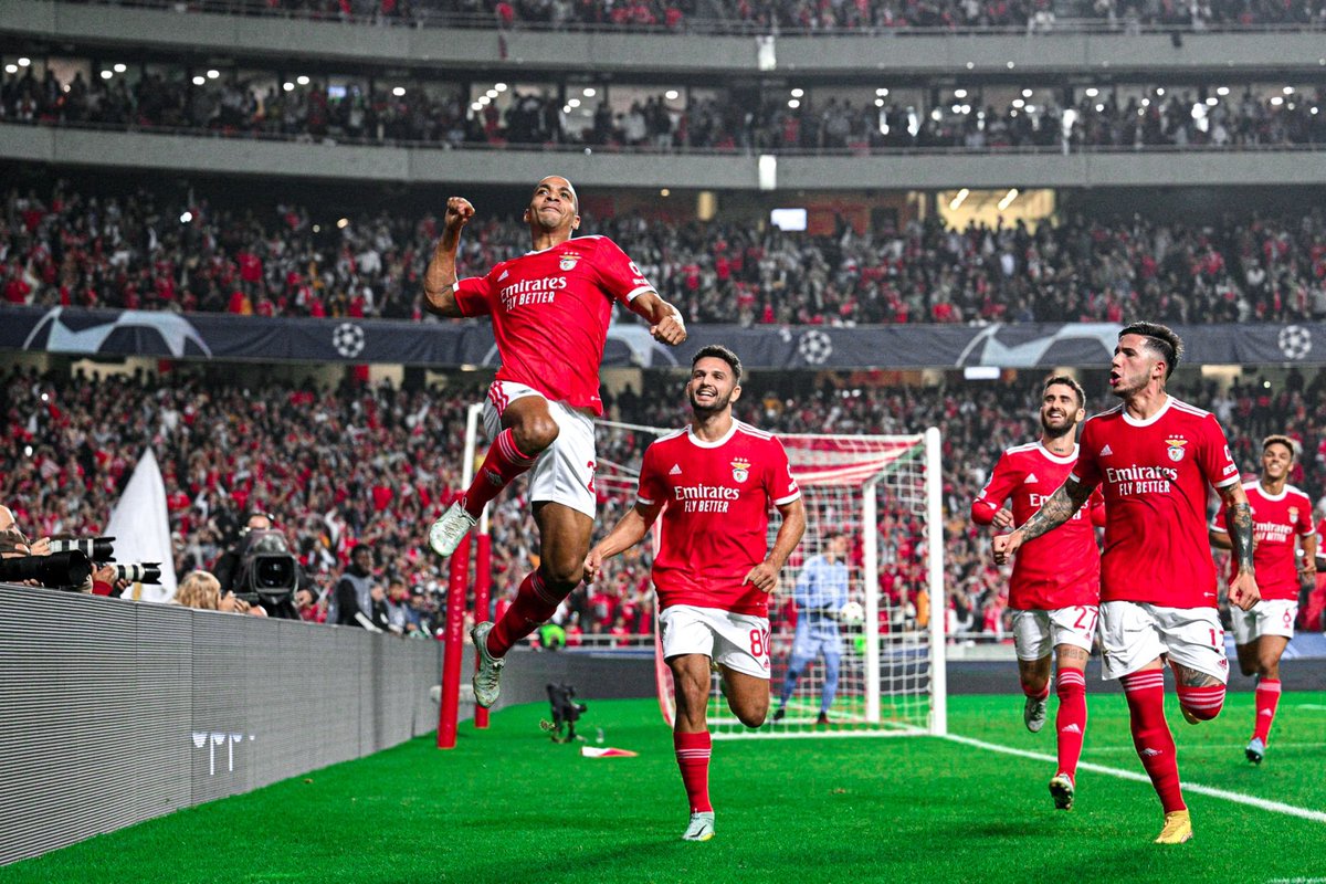 Estamos nos oitavos! Grande ambiente benfiquistas! Seguimos juntos <a href="/SLBenfica/">SL Benfica</a> 🔴⚪️