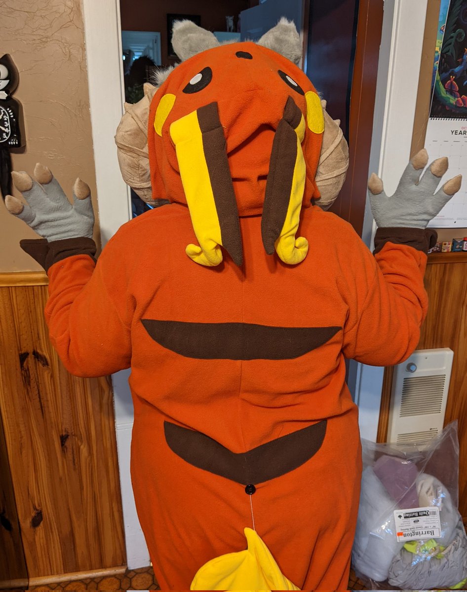 teelatauntaun's tweet image. Teela&apos;s ready for #halcon2022 🥰⚡ this kigu is illegally cute AND SO AM I