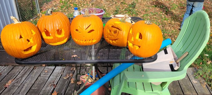 The Fams Pumpkins 🎃 🧡 https://t.co/0NgLfHH19K