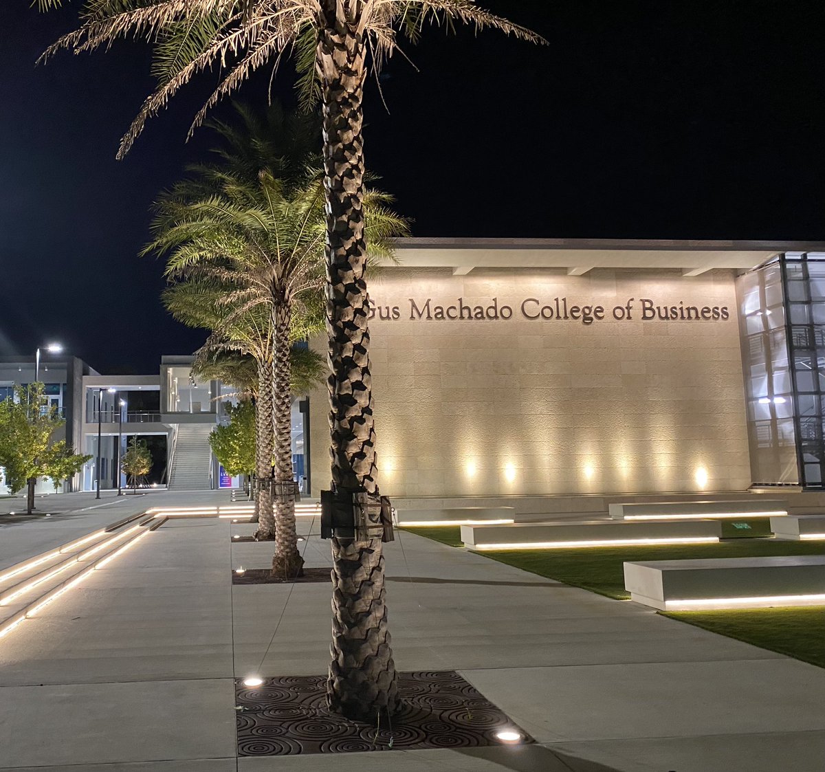 Need help with advising or registration for Spring 2023? <a href="/STUSPOAD/">@STUSPOAD</a> faculty are offering a special advising session on Wednesday 10/26 from 5-7 PM. Sports Admin professors will be in our offices at the GUS for extended hours to help you with spring schedules. Drop by and see us.