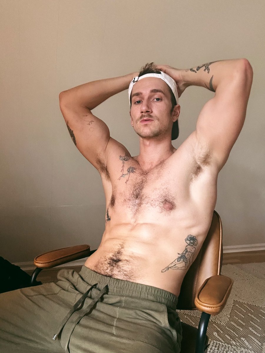 just about porn on X: RT @ethanhethcote: break time 🧰  t.coGtOKCv5TB8  X