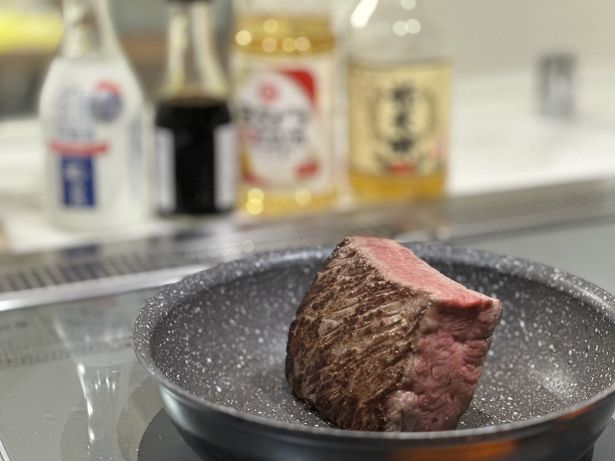 recipelab10000's tweet photo. Introducing How to Make โWagyu Beef Steak Sauceโ๐
We used Wagyu beef which is one of the most expensive beefs traded in Japan๐ฅฉ๐๐ป
https://t.co/4GuzywJ0Dt
#japanesefood #wagyu #steaksauce #recipelab #ๆฅๆฌ้ฃ #ๅ็ #ในใใผใญ #ในใใผใญใฝใผใน https://t.co/NSYLfbu5GJ