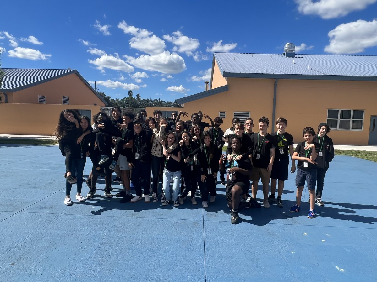 AP_DHPBC's tweet photo. Our first House Spirit day was a huge success! United together against drugs! #RedRibbonWeek2022 #rcainspired @WoodlandsMS_PBC @SDPBCJenKuras @pbcsd @southPbcsd @HowardHepburn @kaycehenning @JemmaVigor @ronclarkacademy https://t.co/p1UYC3MCNy