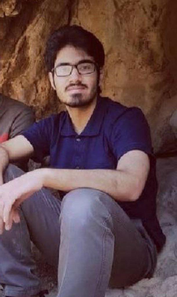 محسن ابولی‌نسب دانشجوی دانشگاه اصفهان ساعت هفت عصر سه‌شنبه سوم آبان هنگام بازگشت به خوابگاه، در محوطه‌ی دانشگاه توسط لباس‌شخصی‌ها به زور سوار یک خودرو و ربوده شد.
از وضعیت او اطلاعی در دست نیست.

اطلاع‌رسانی کنید

#مهسا_امینی