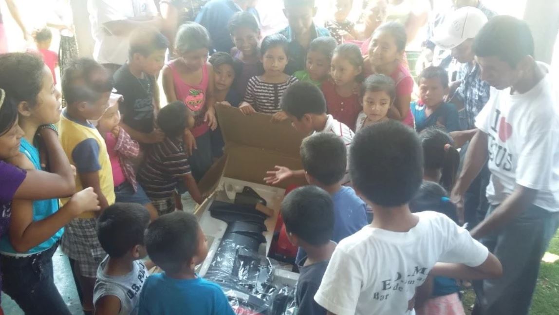 TeachAm2002's tweet photo. What if your children had to risk their lives every day just to reach their school?  13 families in the Sanabria community of Livingston, Izabal, Guatemala no longer have to worry about this due to the generosity of TEACH sponsors.  Educating underserved children starts with you. https://t.co/58pWEXn2Cb