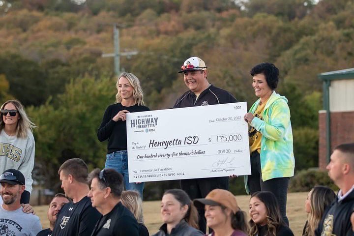 The Henryetta Live Foundation was thrilled to donate $175,000 to Henryetta ISD through funds raised at <a href="/TroyAikman/">Troy Aikman</a>’s Highway to Henryetta!

Thank you to all the fans, artists &amp; sponsors for their contribution to leave a lasting impact on the city of Henryetta. #HWYtoHenryetta