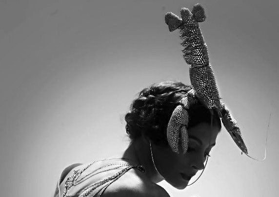 WalkingAllegory's tweet photo. Anya giving us Elsa Schiaparelli is everything!!!! 🦞🦞🦞#RGIP https://t.co/GbXfuco9bk