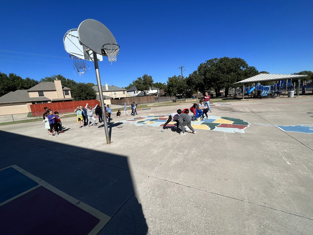 We had so much fun racing <a href="/MrsDure/">Samantha Dure</a> ‘s class today with our magnetic objects to see who could move more things with a magnet!! #gr8gators