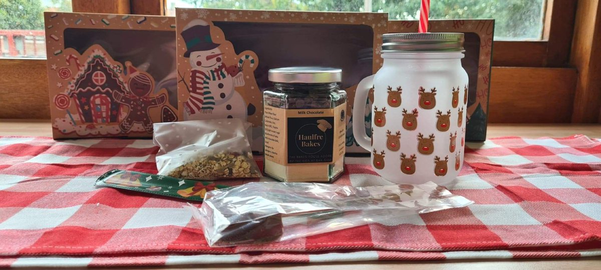haulfre's tweet photo. Bocsys Nadolig Haulfre Bakes

Bydd pob bocs yn cynnwys:
🔹 Jar o'ch dewis
🔹 Jar Mason Nadolig
🔹 Siocled poeth
🔹 Band snap Nadolig
🔹 Bwyd ceirw eco

£15 yr un.
I archebu cysylltwch â Dosbarth Haulfre neu e-bostiwch lewisl210@hwbcymru.net

🎄🎅🎁🍪 https://t.co/MHLmSGuarL