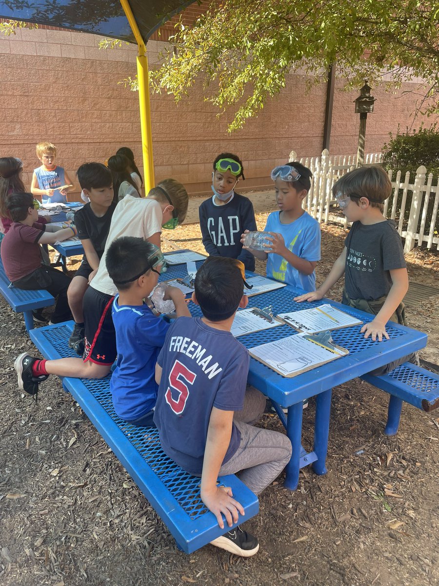 PowellinPrimary's tweet photo. Pollution Lab #4- Smog in A Jar #thirdgrade #scienceisourjam #sbcebobcats https://t.co/CB0s7Dziq4