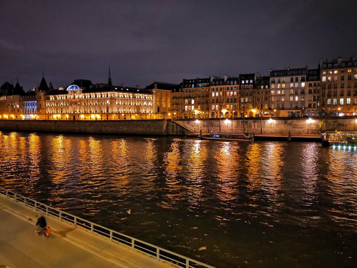 avilesdominguez's tweet photo. The beauty of the night view brings a calm mood https://t.co/6Nd1LLXOUN