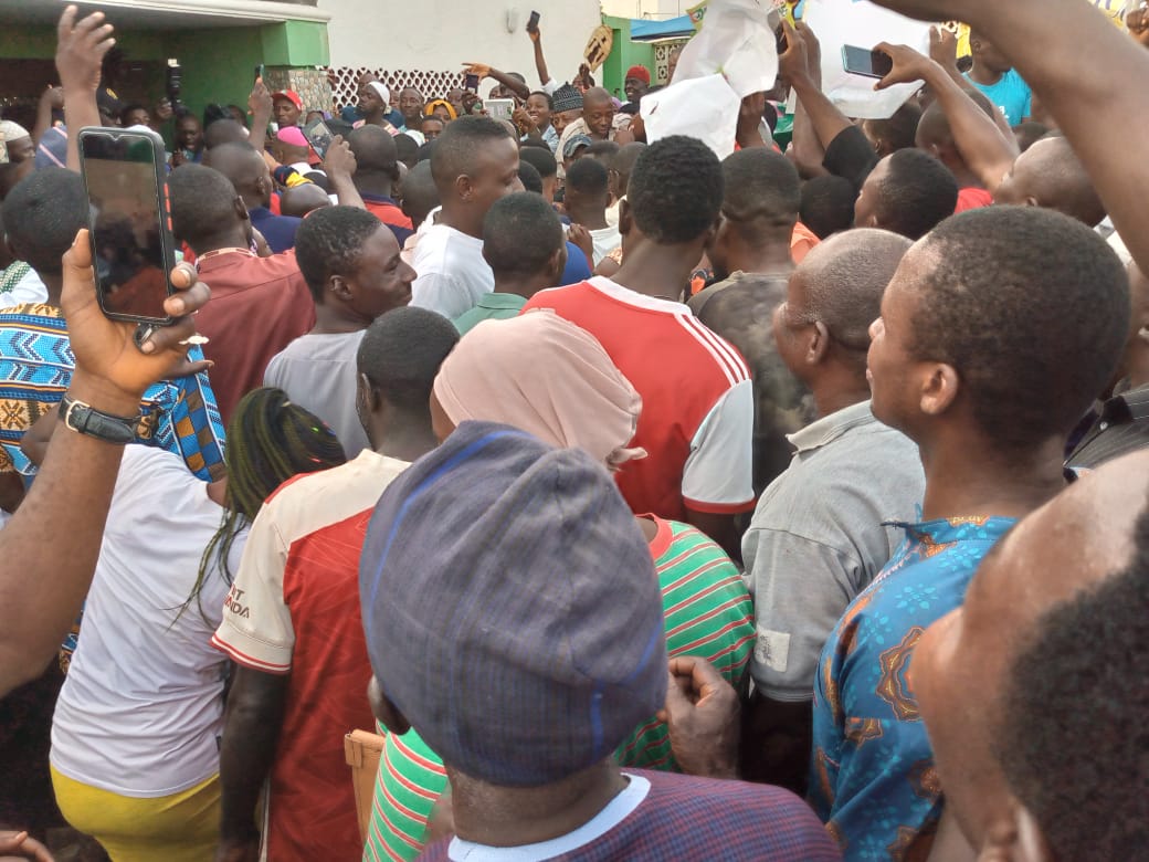 UduFerdinand's tweet photo. This visit by President Peter Obi to Kogi State was unannounced ooo.
Yet, see the crowd. Vawulence Pastor Adeboye Ganduje Rufai Ortom Horny of Ife Ambode Soludo
#PeterObi4President2023 
#OBIdientlyYUSful https://t.co/ThDKadjdJs