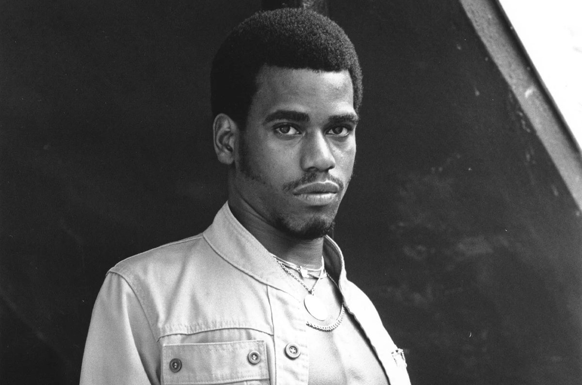 MUSICANDBUILDS's tweet photo. The first rapper signed to a major record deal was Kurtis Blow
He signed to Mercury records
Not black owned ofcourse 
So from day 1 on a mainstream level
 Hip hop was funded by money that from outside of the community https://t.co/WTGY10xbD9