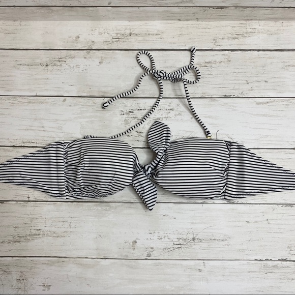 JenniPeaden's tweet photo. So good I had to share! Check out all the items I'm loving on @Poshmarkapp #poshmark #fashion #style #shopmycloset #victoriassecret #aeropostale #tomford: https://t.co/6rIe5bLHCc https://t.co/KjpbE824U6