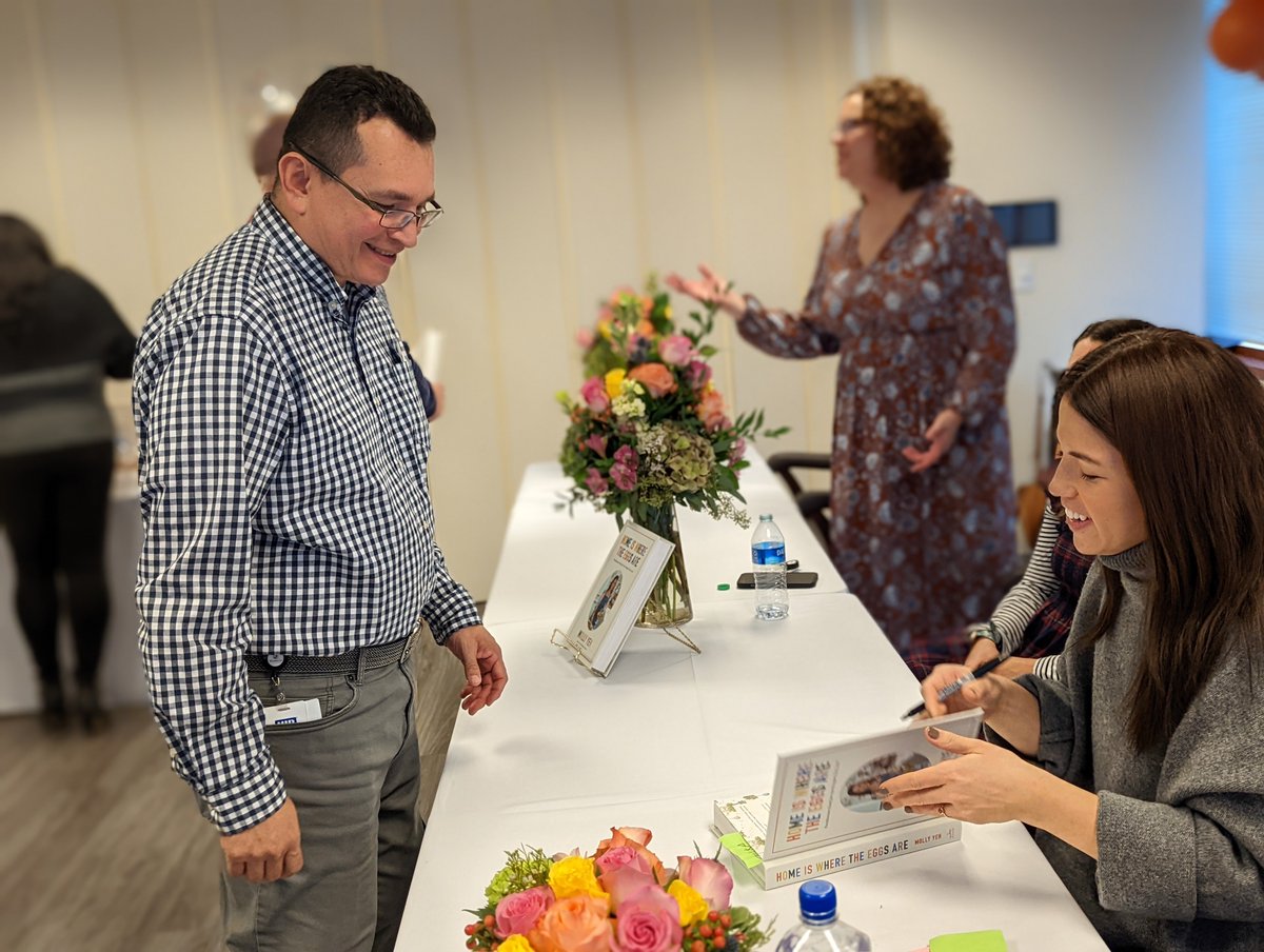 Readerlinkllc's tweet photo. Author and Food Network Star Molly Yeh @mollyyeh graciously stopped by ReaderLink to sign copies of her newest book, “Home is Where the Eggs Are.” Thanks Molly! We all loved meeting you! #homeiswheretheeggsare #ReaderLink #mollyyeh https://t.co/0iLDqE775Z
