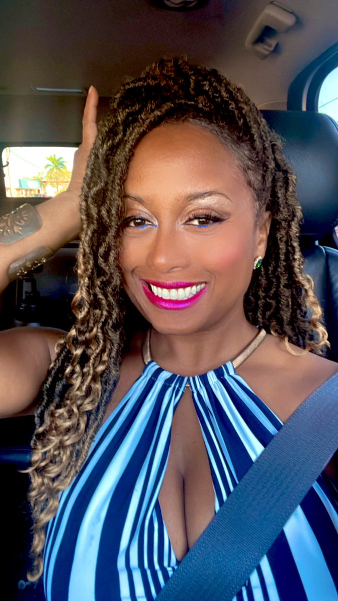 SaitamaEmpress's tweet photo. This is what 42 looks like! 🌹
Birthday vibes unfiltered! 
My yacht awaits! 🌹🛥❤️ Happy birthday #HappyTuesday #Me #vibes #positivevibes https://t.co/mrOerTmWUZ
