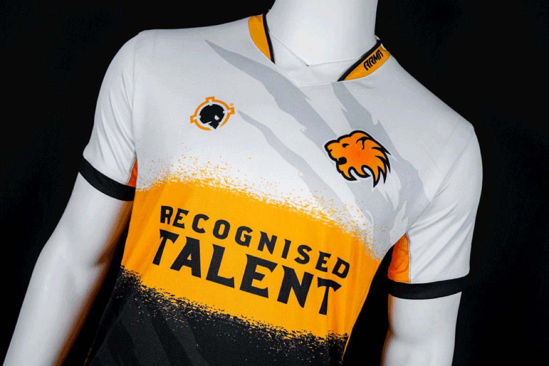rTOnTop's tweet photo. Recognised Talent ✖️ @ARMAgg 

🛒 - https://t.co/CnkMUBYVo3

Use code “rTOnTop” at the checkout 🫡

#rTOnTop🦁 https://t.co/knPKFYpnJK