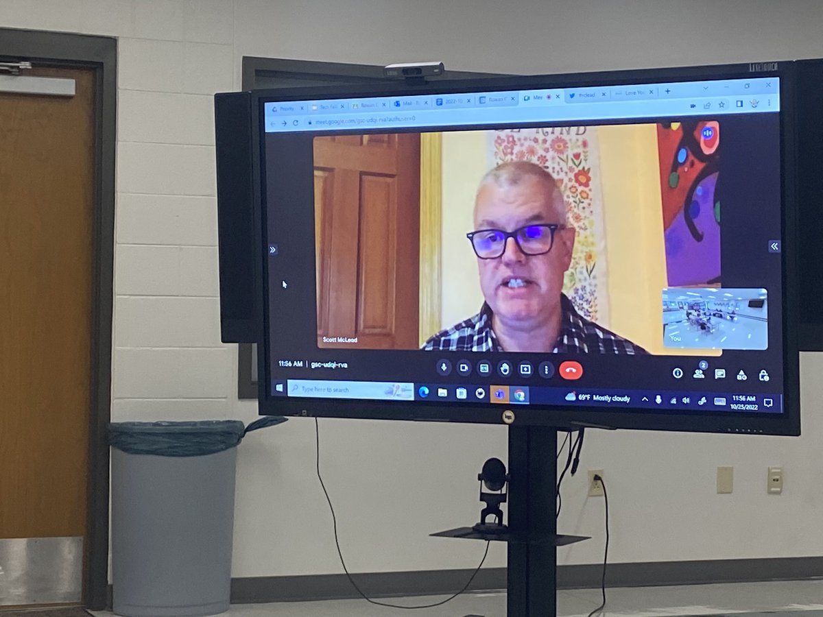 Prowlander's tweet photo. Rowan County Technology Fellows diving into the #4Shifts with @mcleod @KentuckyDLC @RowanSchools #deeperlearning #studentagency #techinfusion #authenticwork https://t.co/EVvU5I0P1W