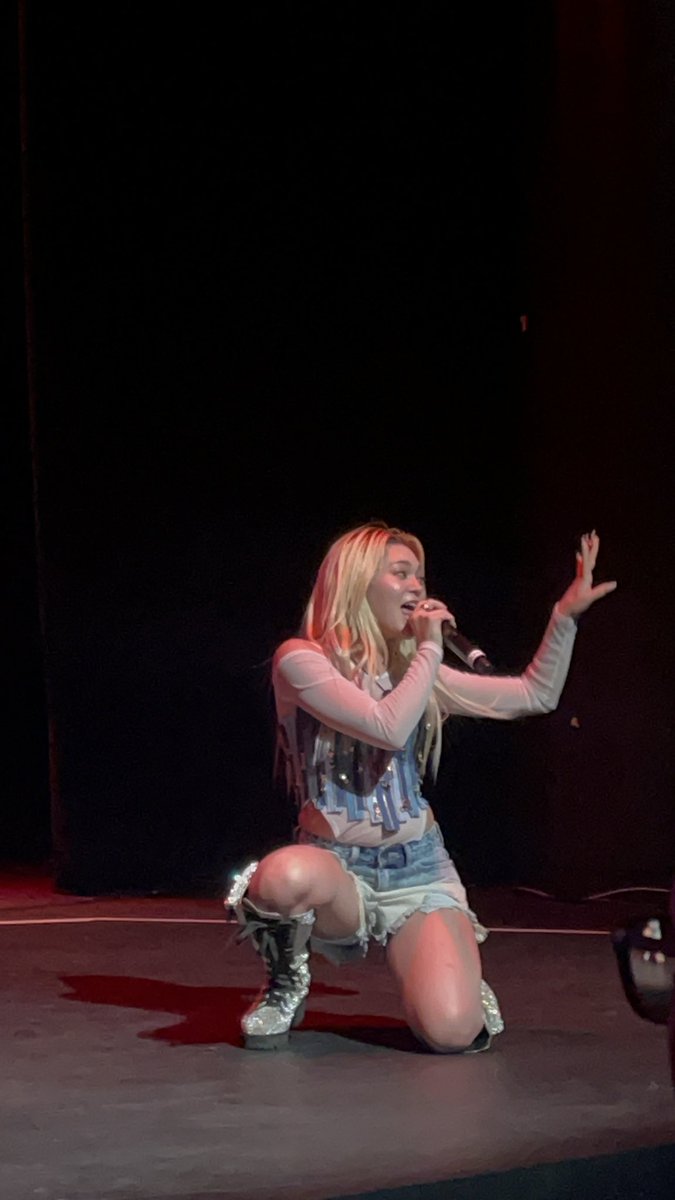 2spoonie4you's tweet photo. #AleXaUSTour #alexainatl
Sheβs so cute and small!! https://t.co/diMpIAvVeu