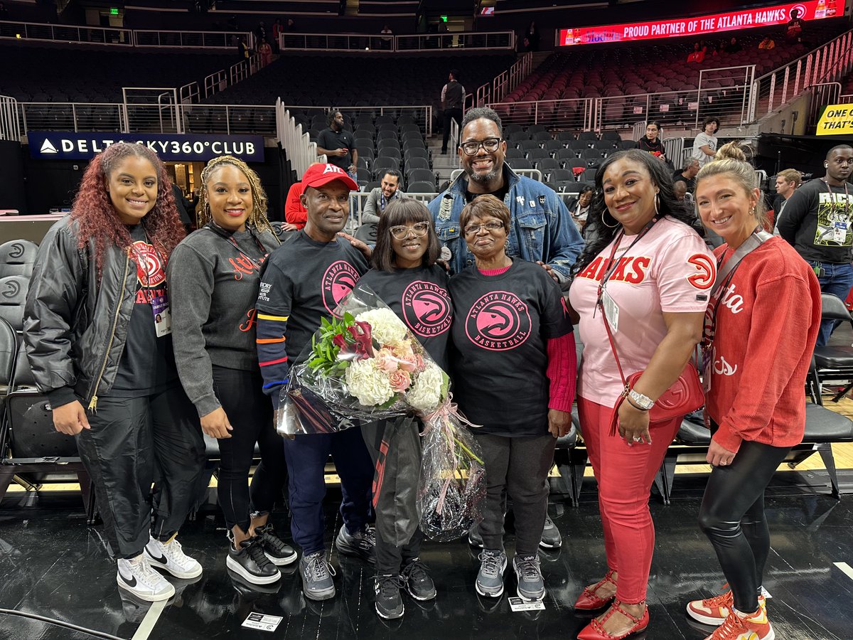 The Lady Hawks welcomed breast cancer survivor Ruth Prophete as the guest of honor at our Friday night game, when she also served as our honorary co-captain. Ruth says that early detection and the will to fight can save lives 💞