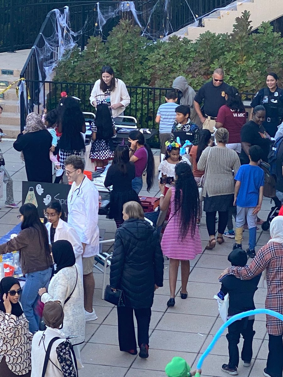 BMAweb3's tweet photo. It was a pleasure to support the 6tg Annual #ScienceFair (#Spooky Mad #ScienceExpo) for kids/teens in the @AlexandriaVA @ACPSk12 @AlexandriaVAGov
@AmyJacksonVA
#EileenGreenberg l
#SargeantBlackwell @Csipolicedep #PoliceDepartment,
#ZohrehKhoshnamak at
@WatergateAlex1 FUN!! https://t.co/xrdWI3Xy0p