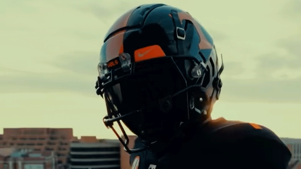 Tennessee announced on Tuesday evening that it will wear black football helmets for the first time in its history during Saturday’s game against Kentucky (7 p.m. ET on ESPN) Full story, pics here: news.sportslogos.net/2022/10/25/ten…