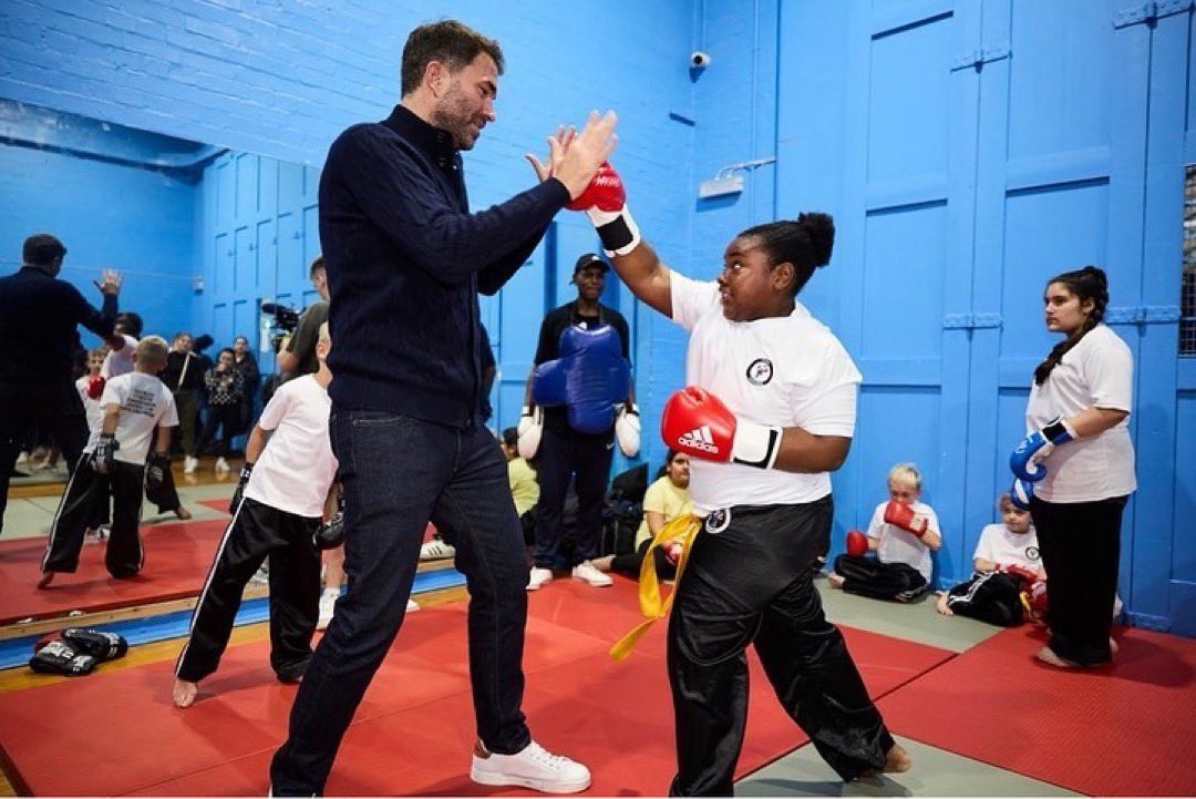 Gloves Up Knives Down (@knivesdown) on Twitter photo What an honour to have <a href="/EddieHearn/">Eddie Hearn</a> visit the Hub in Tottenham🙌
Lots of inspiration for the young people who train with us that they can really achieve their goals inside & out of sport!👊
Huge thanks to Eddie for coming down, and to the fantastic team at the Tottenham hub♥️ What an honour to have <a href="/EddieHearn/">Eddie Hearn</a> visit the Hub in Tottenham🙌
Lots of inspiration for the young people who train with us that they can really achieve their goals inside & out of sport!👊
Huge thanks to Eddie for coming down, and to the fantastic team at the Tottenham hub♥️