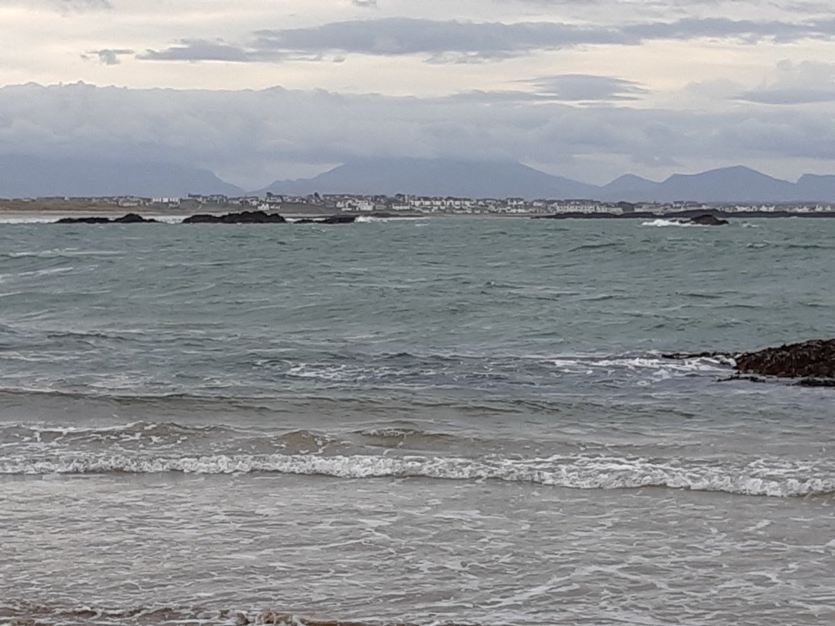 AliBongo888's tweet photo. #SilverBay #TraethLlydan #Anglesey Pretty Special 💙 https://t.co/k4t41p9qRK