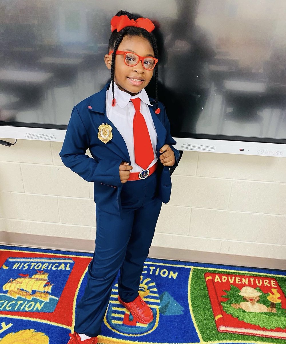 Will your child be dressing up as their favorite @OddSquadPBS character for Halloween? Take some inspiration from this Agent!