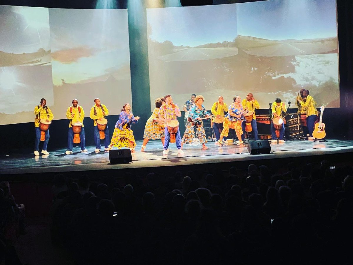 ZVawg's tweet photo. South Africa, thank you for this amazing bunch. What a performance. They are the salt of the earth. South African Road Trip - Good Hope #Ngiyabonga #Thankyou #peacocktheatre https://t.co/tdV9pSSyWp