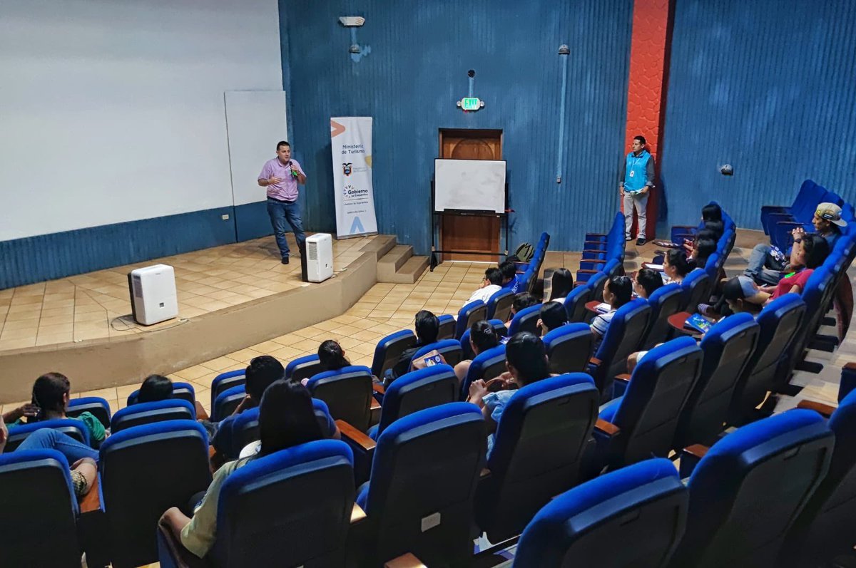 MarcoMinoM's tweet photo. Con la misma firmeza con la que se exige atención también se debe reconocer cuando las cosas se hacen bien, el programa #BootCamps de @TurismoEc sale de lo tradicional y agrega valor actualizando las pymes turísticas a los nuevos desafíos de la reactivación. @nielsolsenp 👍#Napo https://t.co/bShgMFTrwb
