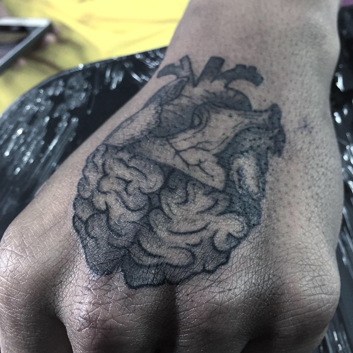 PASION
.
TATTOO COFFEE
BOGOTA
.
#kpobta #colombia #corazon #cerebro #tattoocoffeerebel #manotatuada