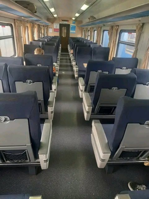 Las empresas de colectivos compran los pasajes de trenes a $300 para obligarte a viajar a $7000. Así de fácil. 
Hay que informarlo porque los gorilas quieren hacer creer que es lavado de guita.