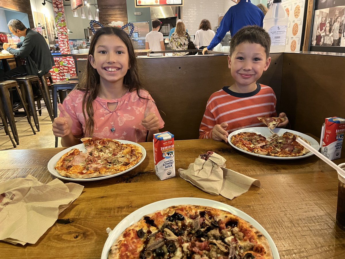 rc001i's tweet photo. FHES dinning out tonight a Mod. Don’t forget to mention freedom hill @FreedomHillES @freedomhillpta #FHHighlights https://t.co/yTPGKCR0QM