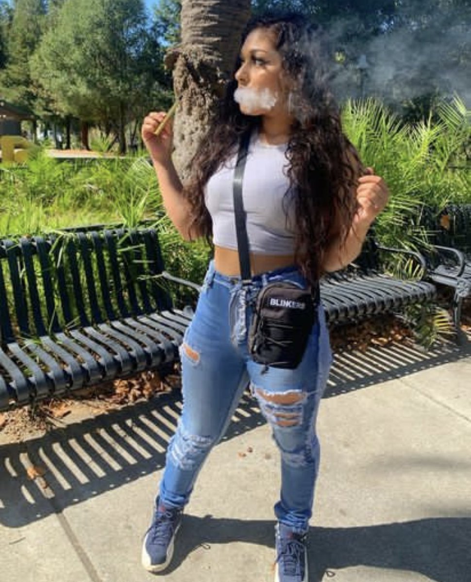 EmeliaHarry's tweet photo. #CannabisCommunity #kush #cannabisculture #Stonerbabe #medicalmarijuana ☘️🌿🌿✅ Still waiting for your orders ✅✅ https://t.co/BXn6SbPpNJ