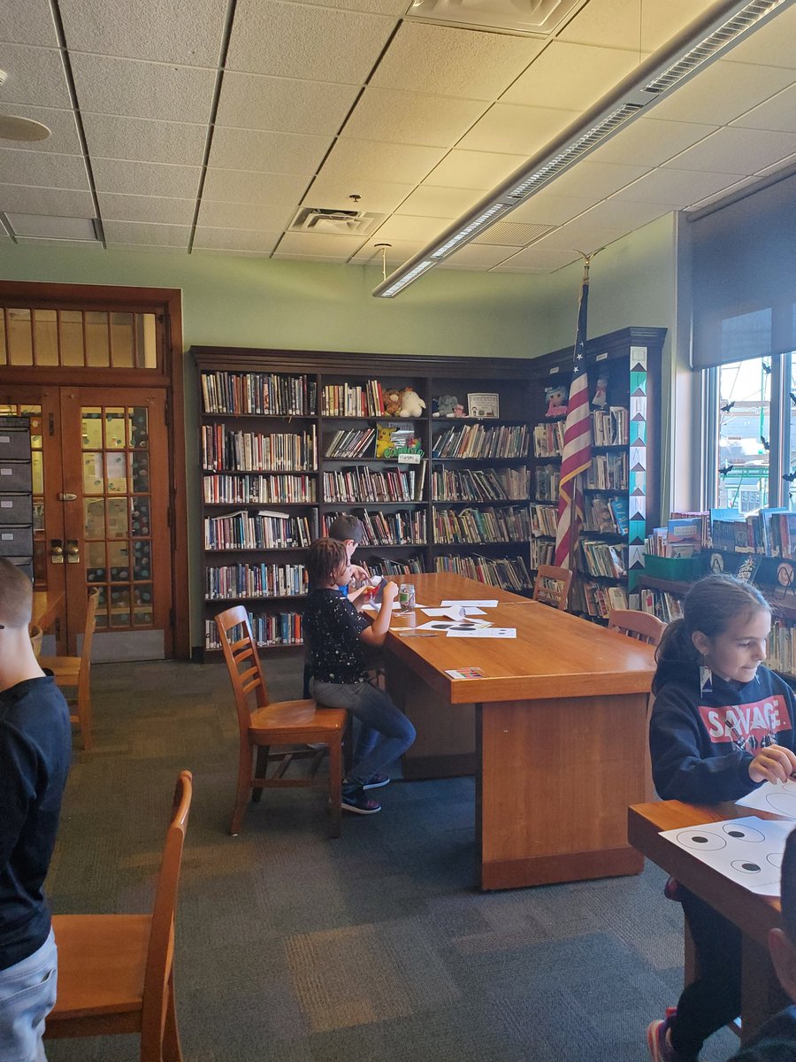 HeatlyLibrarian's tweet photo. 4th Grade helped make decorations for this coming Friday's Halloween community event. https://t.co/tD8b7Ravwb