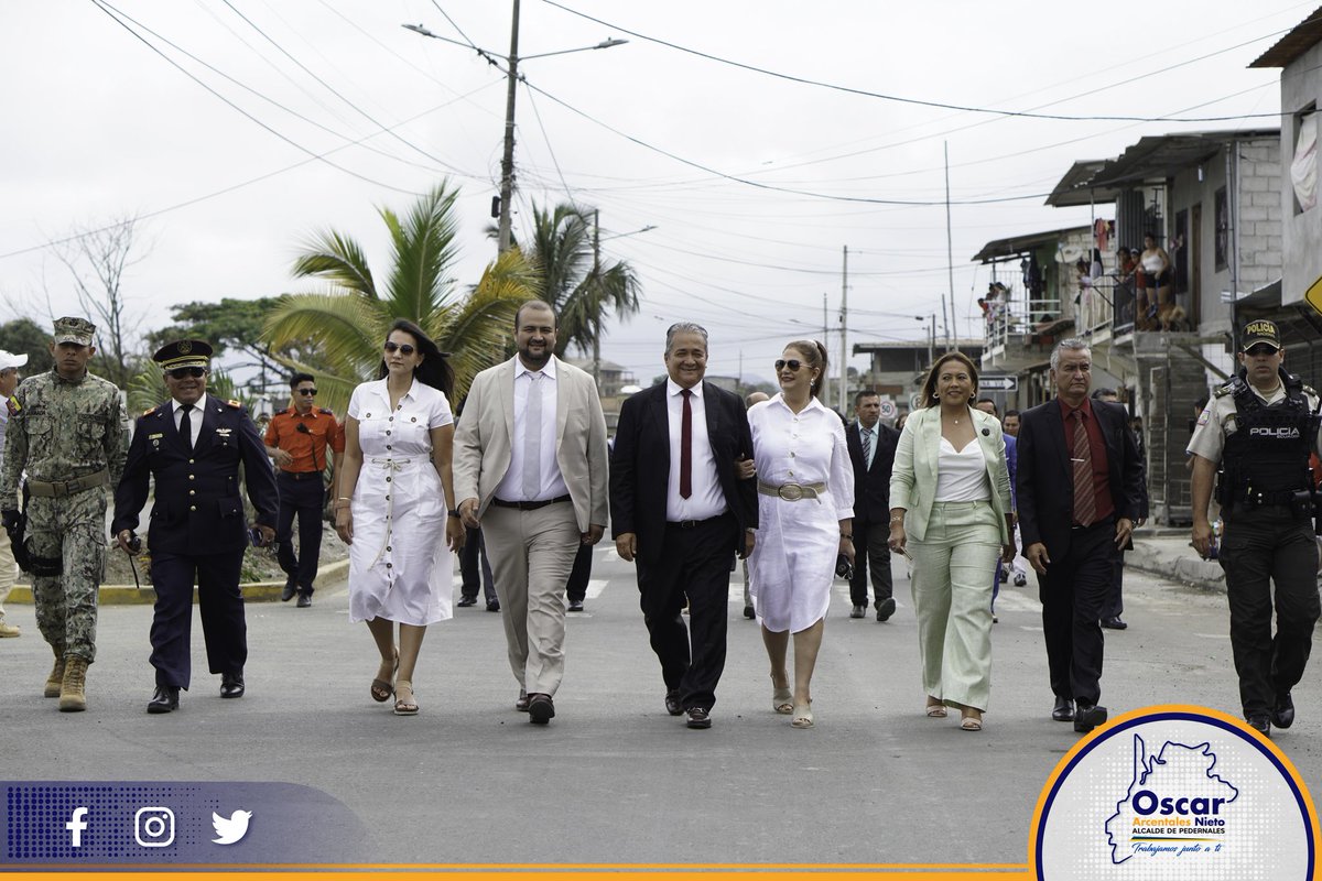 OscarTatoA's tweet photo. Una auténtica fiesta de colores, melodías y talento vivimos en el desfile cívico institucional en #Pedernales.
🎉
#MesDelComercio. 👖
#FiestasDelComercio. 🎉
#OctubreEnPedernales. 🇪🇨
🎵🎶🎵 https://t.co/M7GPGeY1uE