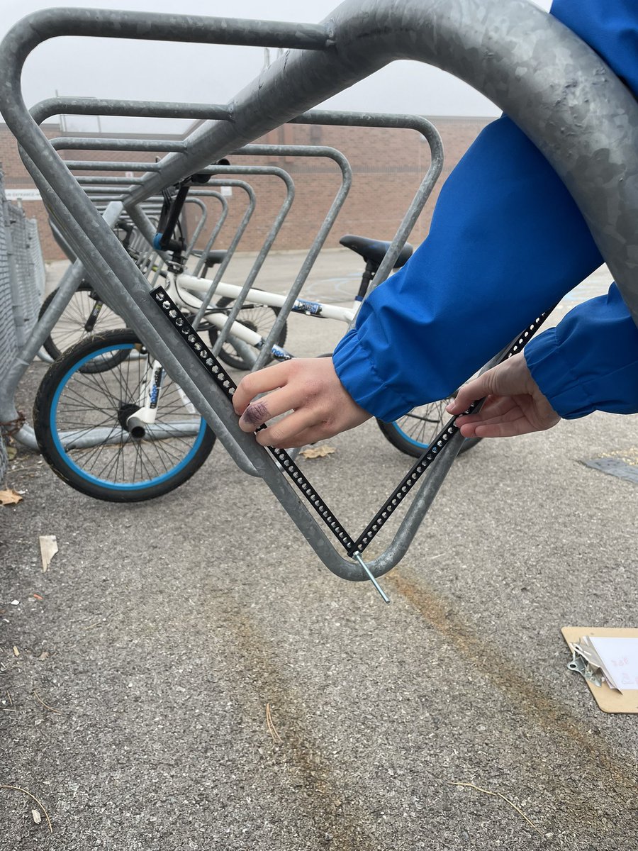 MrsFleetsTweets's tweet photo. Today, we kicked off our new math unit about angles by searching for angles on our playground. They were everywhere! We also determined our benchmark angles as right angles, half right angles and straight angles. @PAF_ps @HDSBMath https://t.co/bKb7ysNZNa
