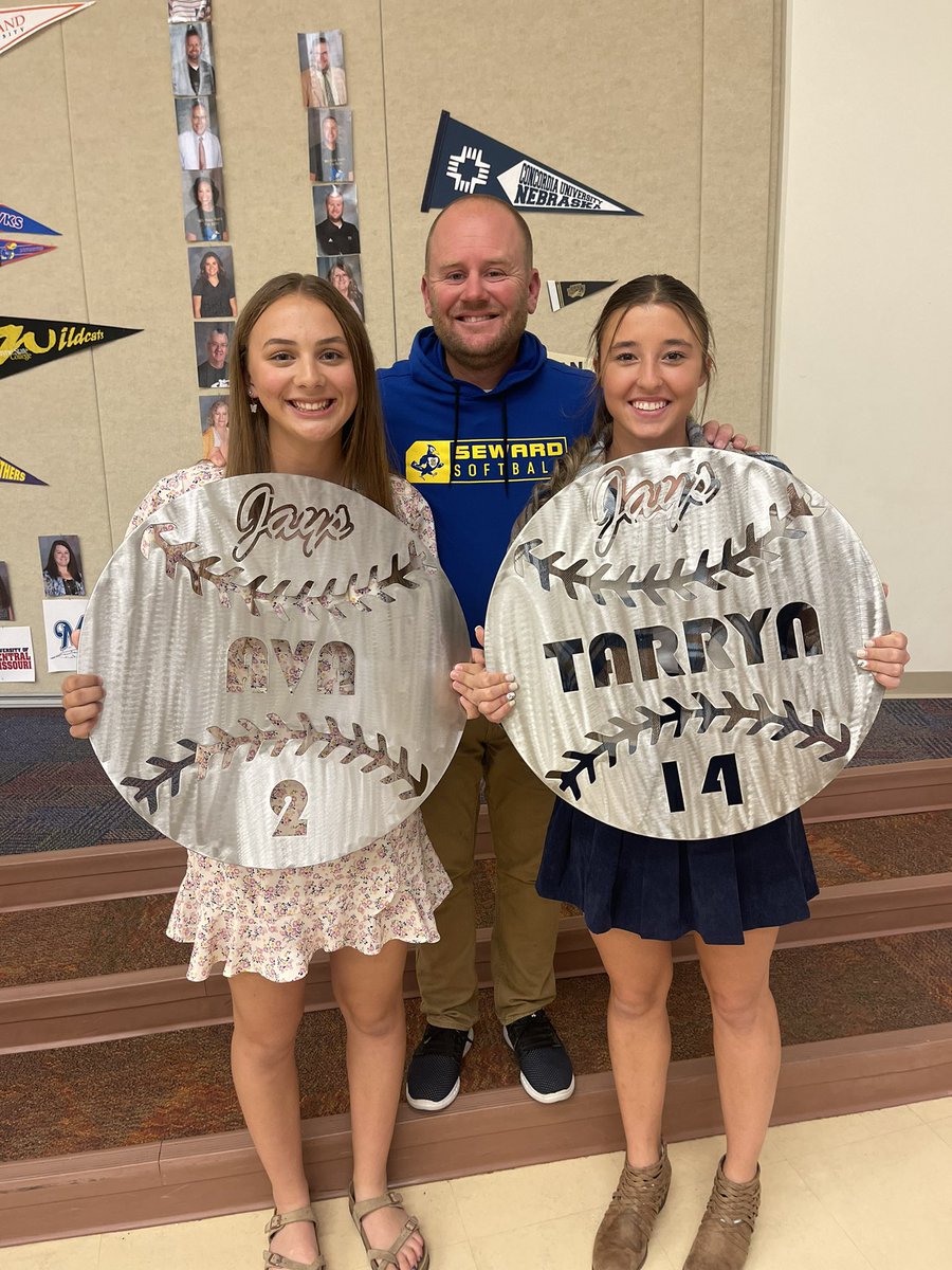 SewardSoftball's tweet photo. The seniors! We r gunna miss @avakrahulik &amp; @HartmanTarryn both showed up daily ready 2 work &amp; help guide r team. Both sacrificed personal glory to help build a team that made state. Proud of the legacy they will leave behind! Both will win big in life! #muchlove @SewardBlueJays https://t.co/2EpeduCSn3